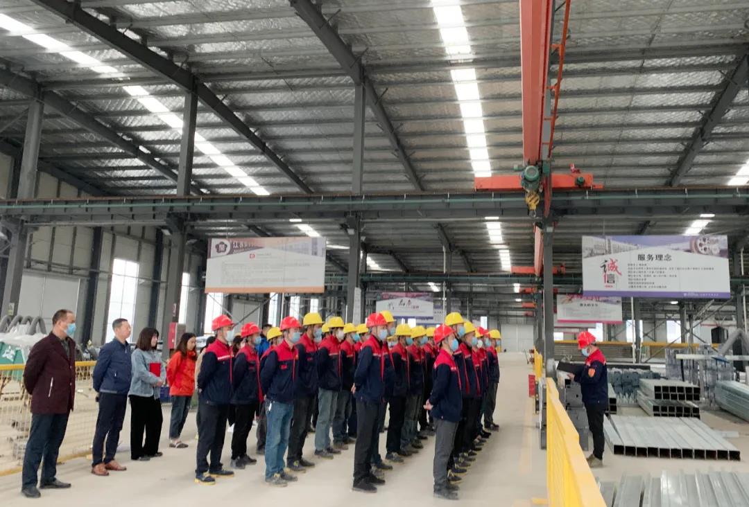 榮大公交候車亭廠家榮譽(yù)表彰例會(huì)配圖一