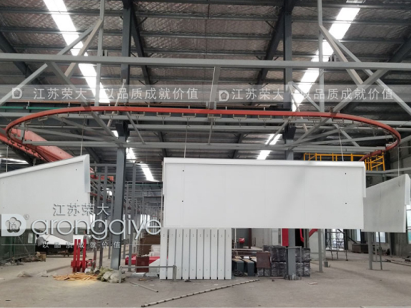 公交候車亭廠家噴塑流水線原來(lái)長(zhǎng)這樣配圖三