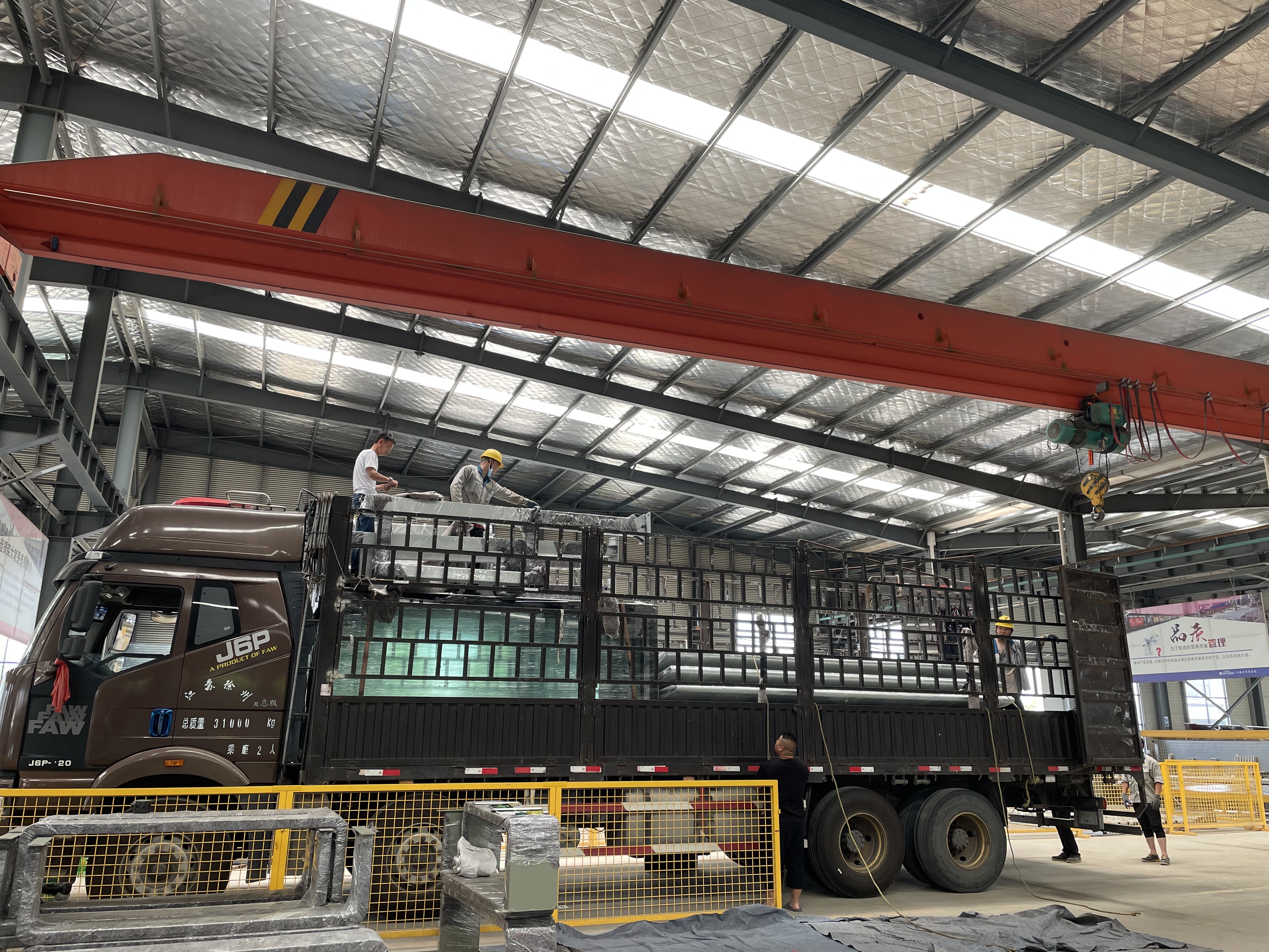 供應鹽城現代候車亭發貨案例