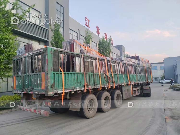 山東智慧公交站第七批次裝車發貨圖片