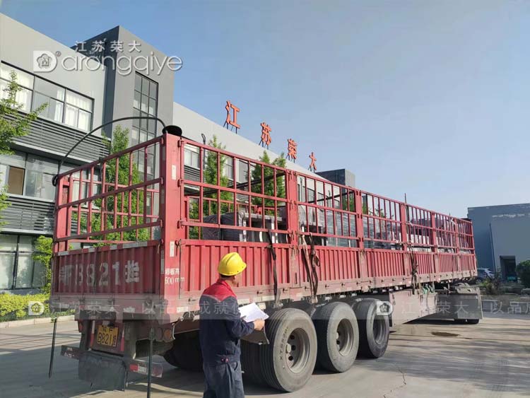 浙江智能公交站臺裝車完成發貨圖