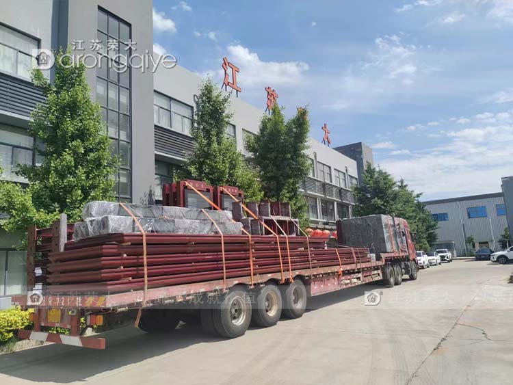 山東智能公交站臺第十六批次發貨正在發車