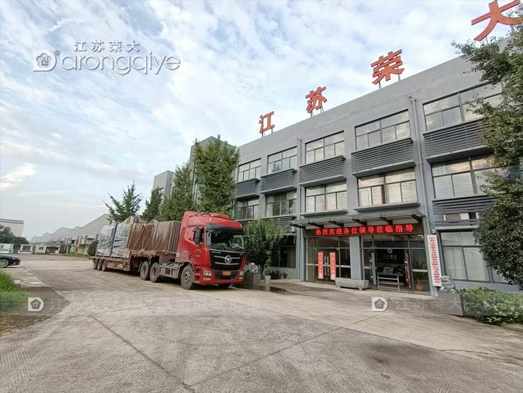 山東公交候車亭裝車完成