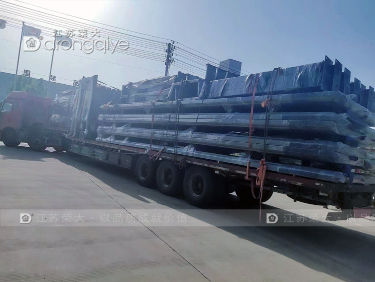 北京智能候車亭裝車完成